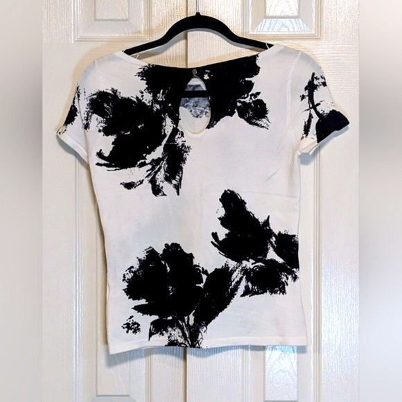 5/$25. White House Black Market Floral Print Sweater - Picture 2 of 6